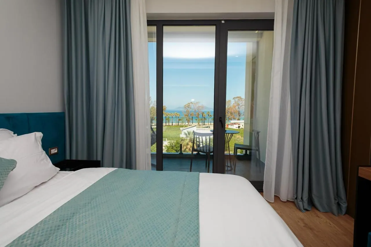 Ames Hotel & Spa Vlorë 4*,